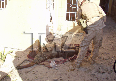 Soldatii americani au ars fara remuscari cadavrele irakienilor