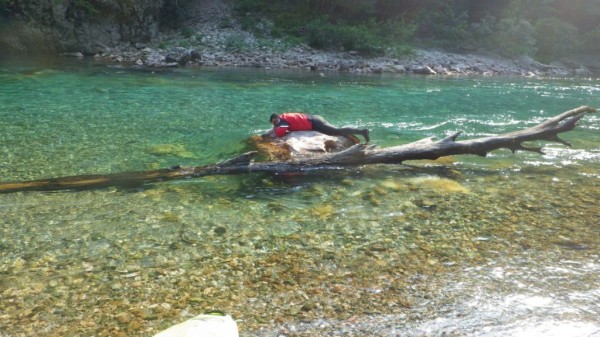 Naufragiatul a fost insotit de inca un barbat, care a murit in urma cu cateva luni