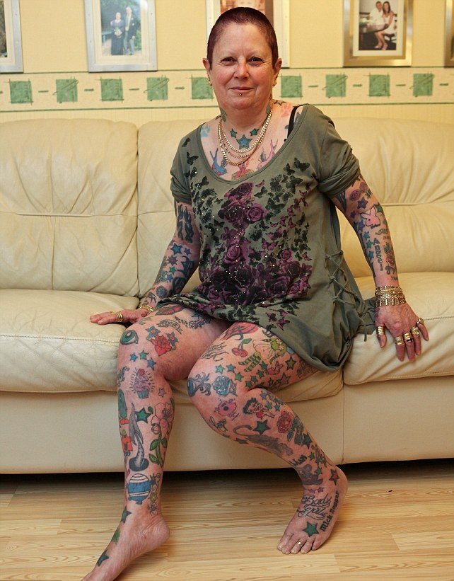 Sheila Jones are 268 de tatuaje