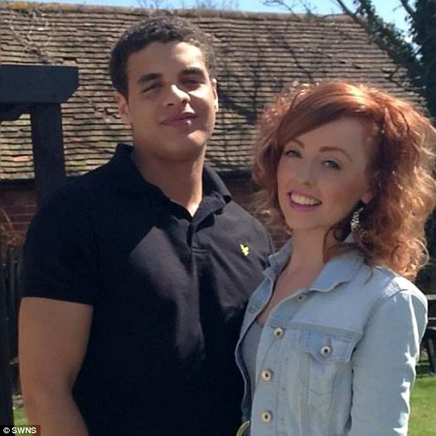 Fata a fost injunghiata in salonul in care lucra