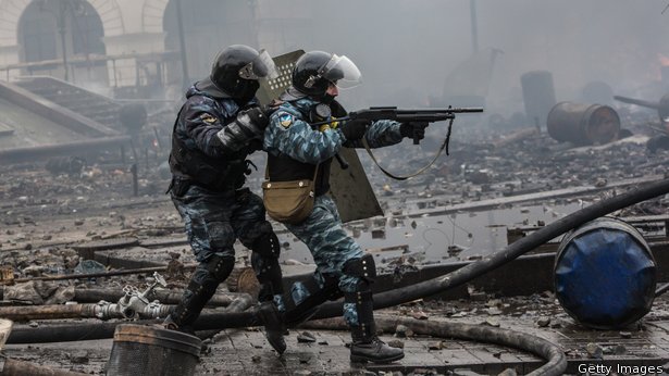 29 de politisti au fost raniti