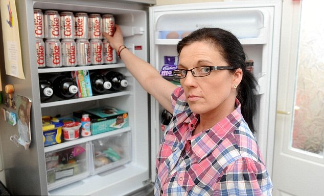 Femeia a baut cel mai mult 16 litri de Coca Cola pe zi