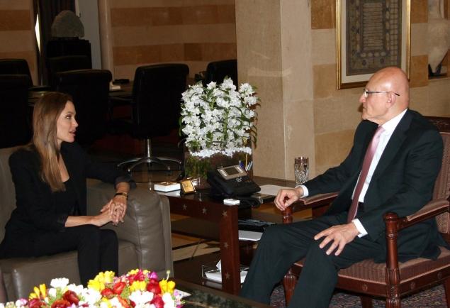 Angelina Jolie a discutat cu primul ministru Tammam Salam