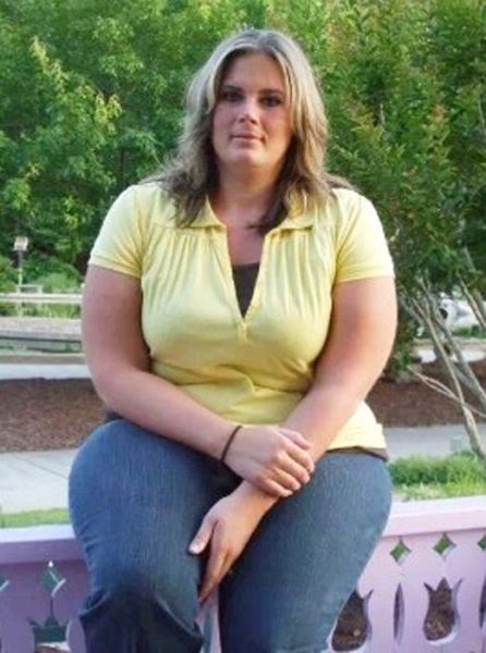 Femeia cantarea peste100 de kilograme can sotul ei plecase in Afganistan