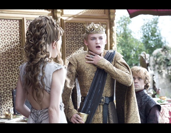 Regele Joffrey moare otravit sub ochii mamei si sotiei sale