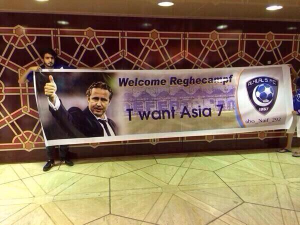 Arabii de la aeroport s-au intrecut in poze si bannere cu Reghe