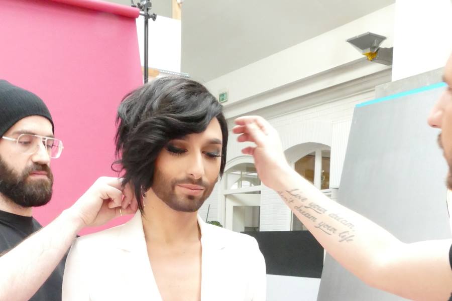 Conchita s-a tuns scrut