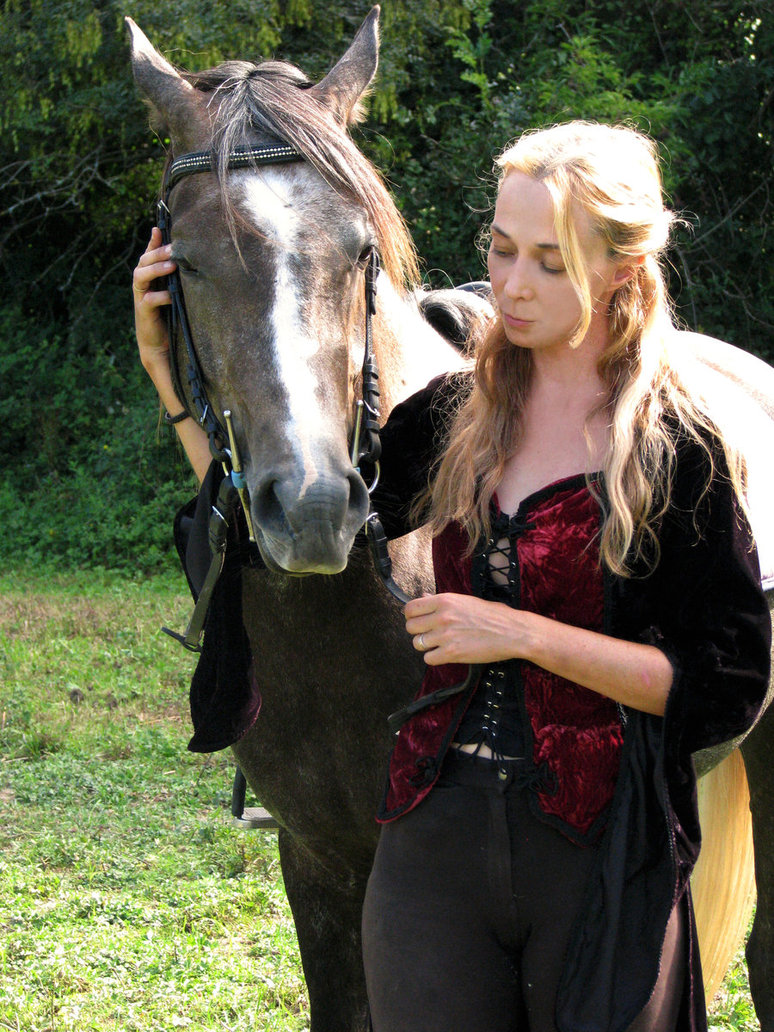 Caii reactioneaza mai vizibil la emotii precum furia, pe cand la zambete sunt destul de neutri.