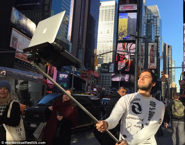 Aceşti americani întorc toate privirile când îşi fac selfie-uri