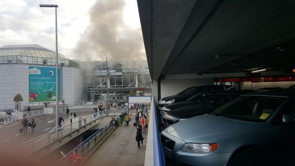 Două explozii au avut loc pe cel mai mare aeroport din Belgia.