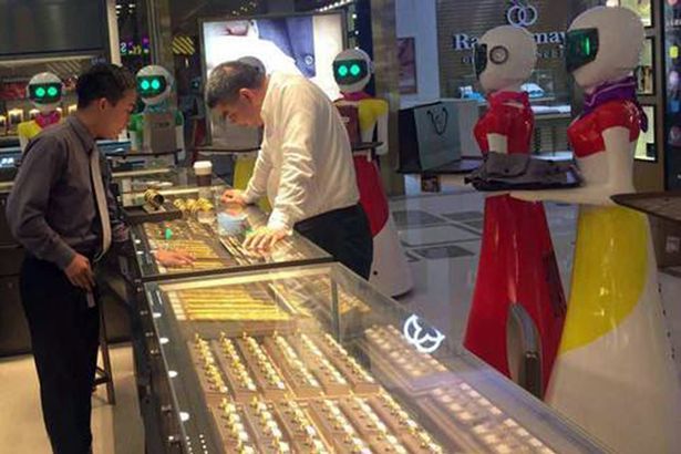 Presa chineză a tratat subiectul într-un mod ironic, spunând că omul de afaceri a cărui identitate nu a fost dezvăluită nu este decât un parvenit care s-a îmbogăţit peste noapte.