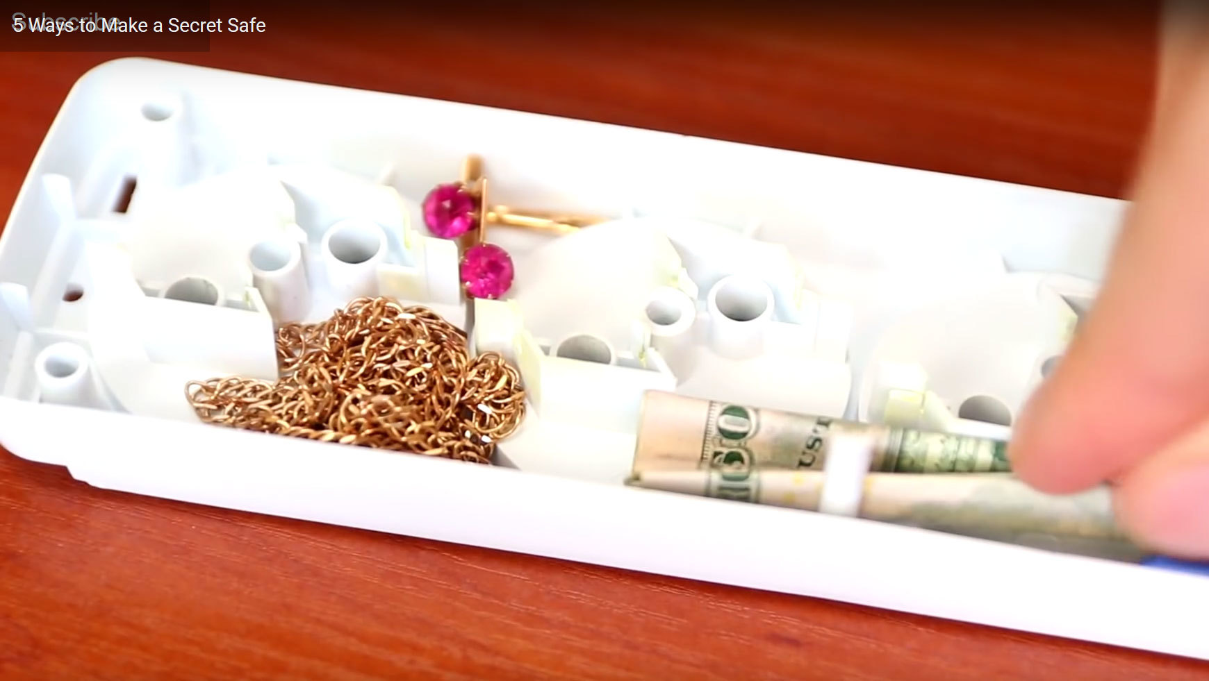 Un loc ingenios de ascunde, sa spune  a unui lanţişor de aur ar fi...în interiorul unui prelungitor dezafectat