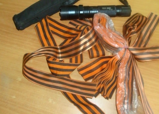 Bărbatul avea panglicile în torpedoul maşinii sale în momentul în care a încercat să intre în Ucraina