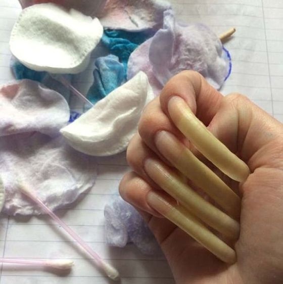 Simone nu şi-a mai tăiat unghiile de trei ani.