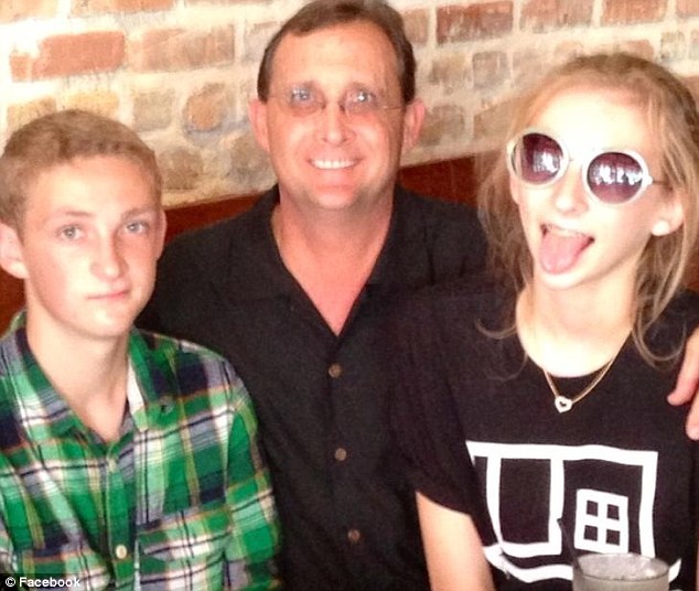 Alexander si Jacquelin impreuna cu tatal lor