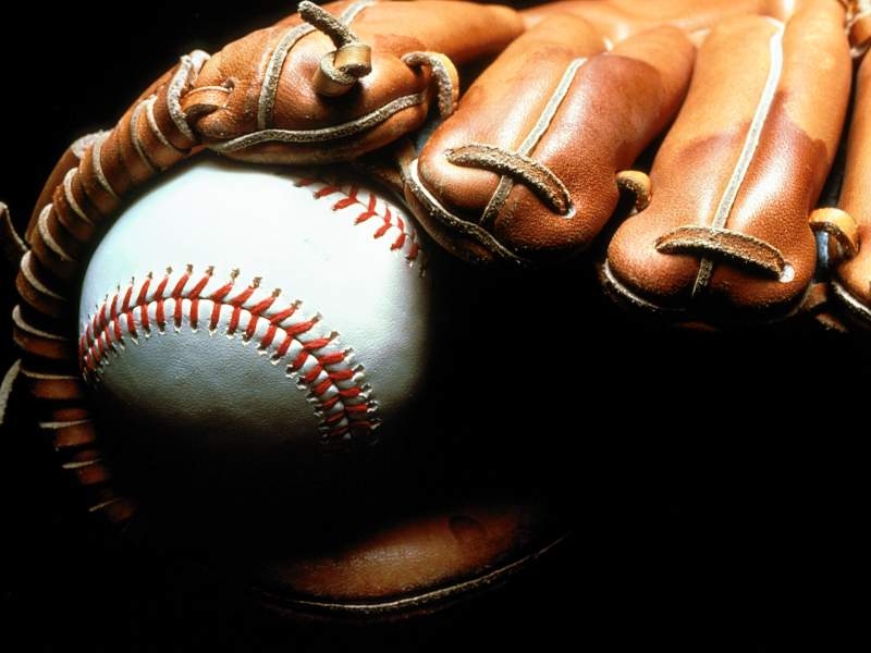 Atat Christian cat si anonimul care i-a inapoiat portofelul au o pasiune comuna: baseball-ul