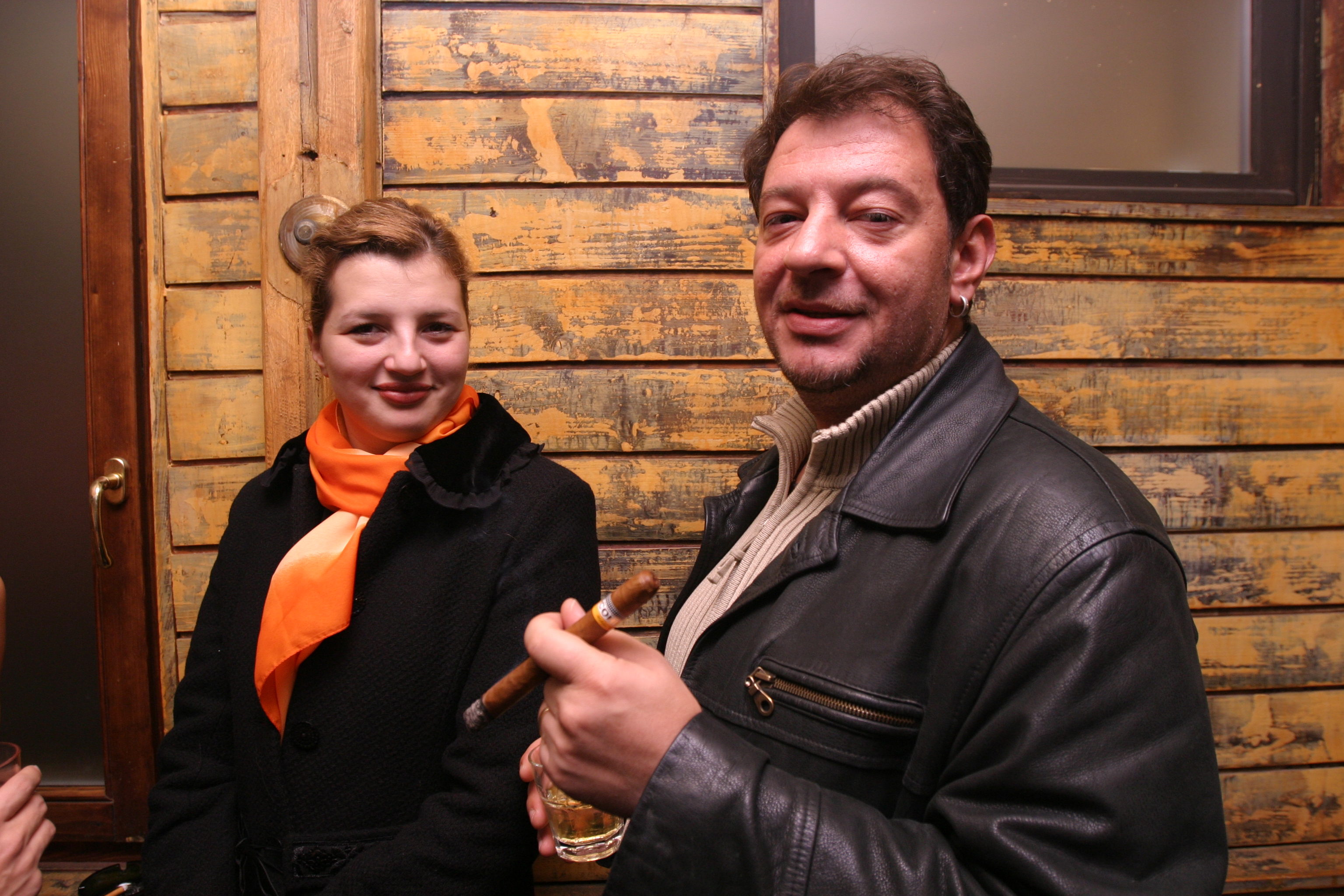 Lumea a speculat ca unul dintre motivele despartirii a fost ca Bodo bea prea mult. Iata o poza sugestiva din perioada in care Ioana nu era inca derajnata de acest aspect