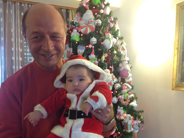 Traian Basescu a tinut mortis sa petreaca sarbatorile alaturi de nepotica lui