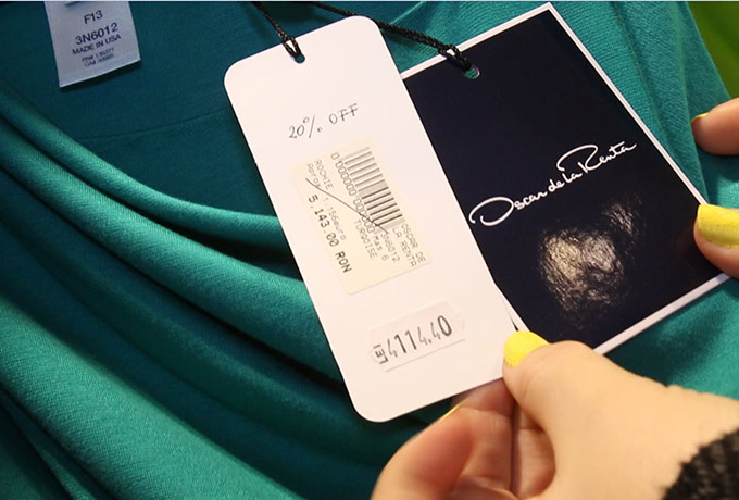 Redusa, rochia Oscar de la Renta costa mai putin decat o pereche de pantofi de firma