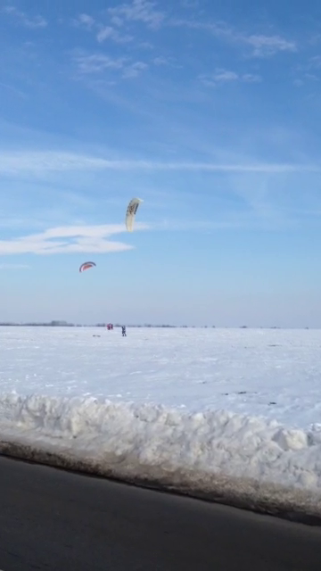 Mai multi tineri s-au strans la marginea Capitalei pentru a practica un nou sport
