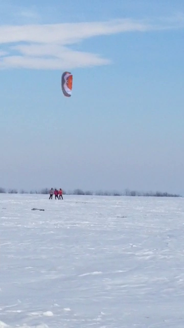 Tinerii s-au distrat pe cinste, profitand de vremea de afara