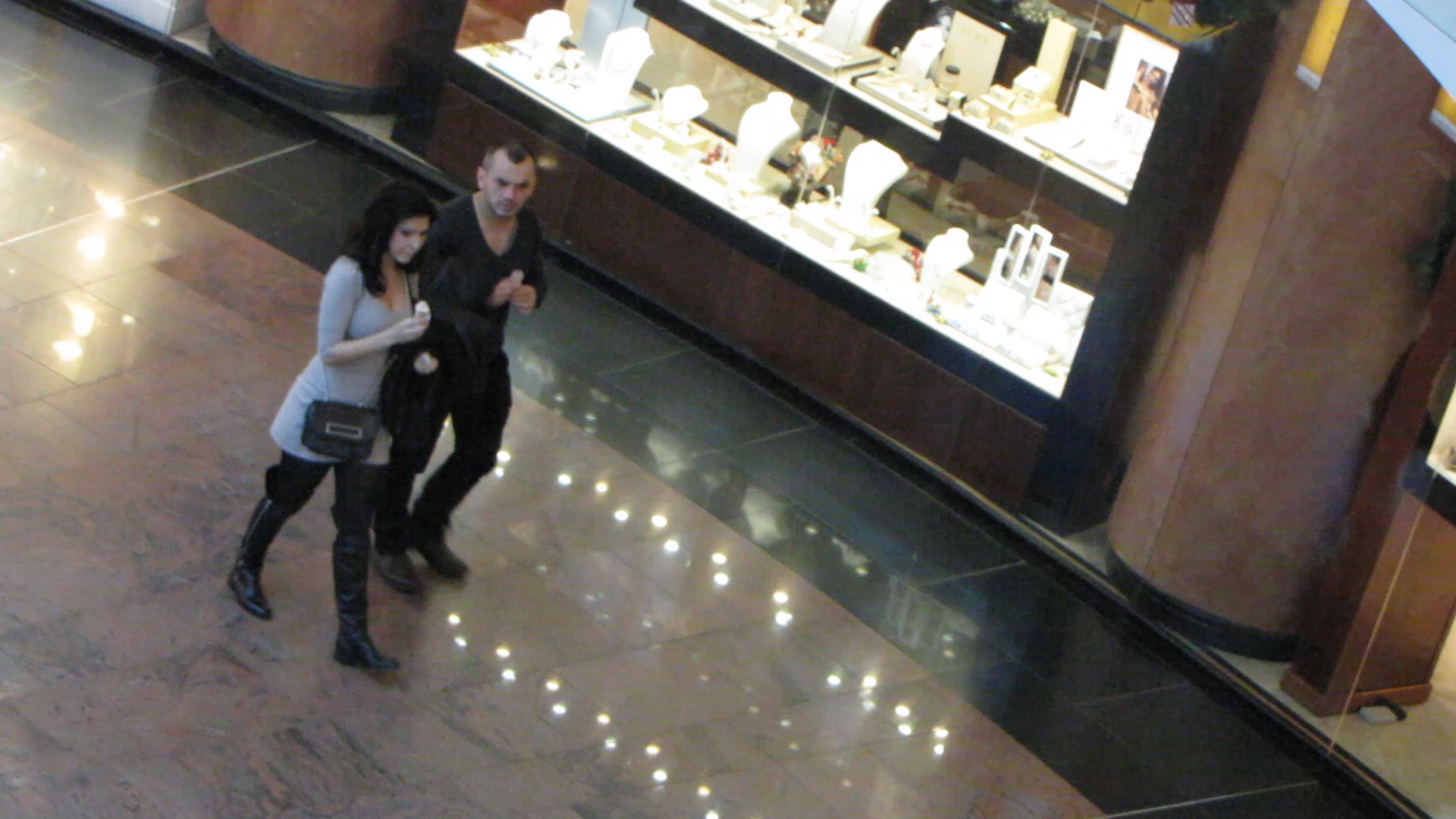 Cei doi soti s-au intors de curand in tara, unde sportivul a avut concurs