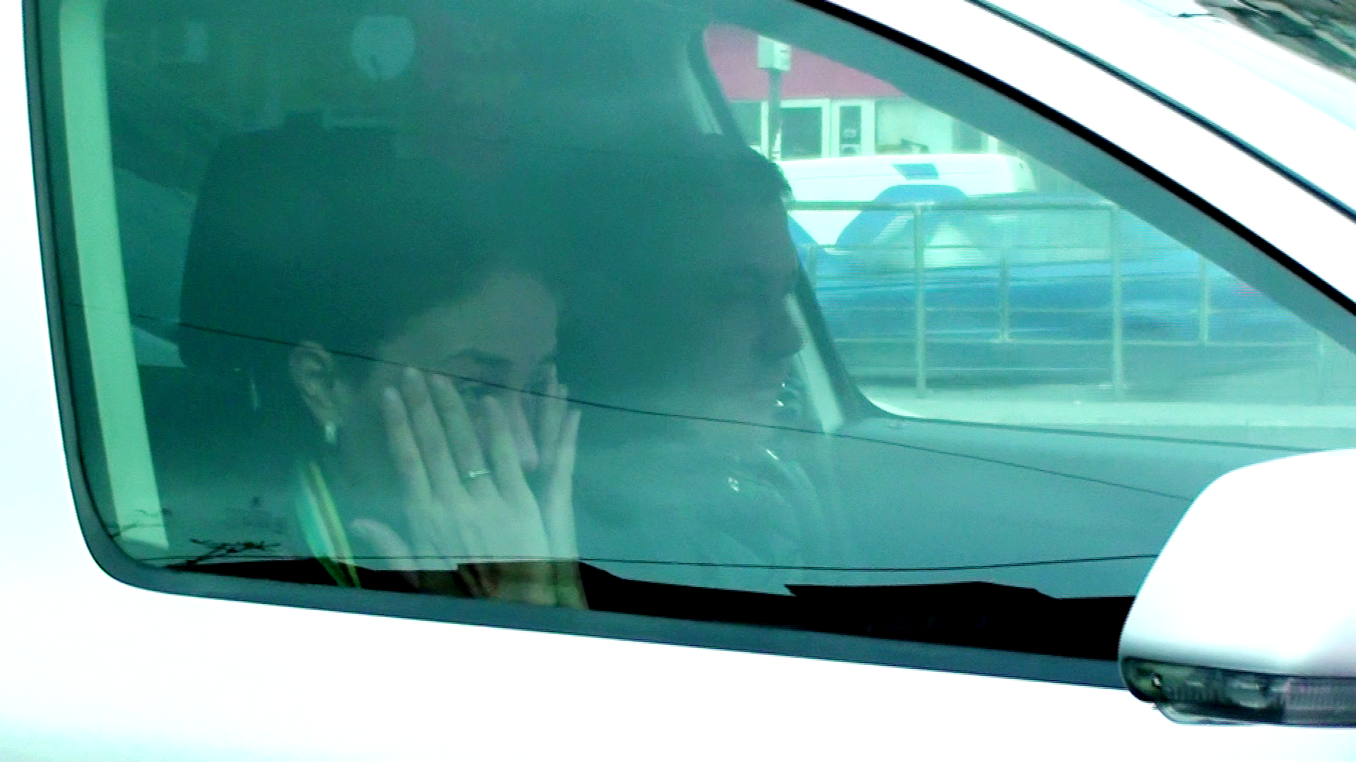 Sora fotbalistului Iulian Miu, incearca sa-si potoleasca lacrimile, insa fara niciun rezultat