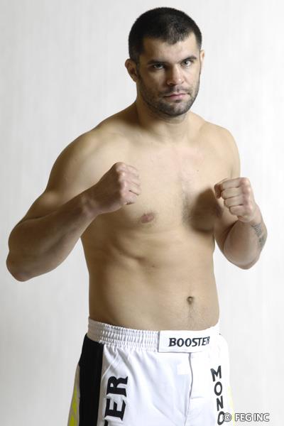 Daniel Ghita se poarta in club mai degraba ca un bodyguard, decat ca un petrecaret