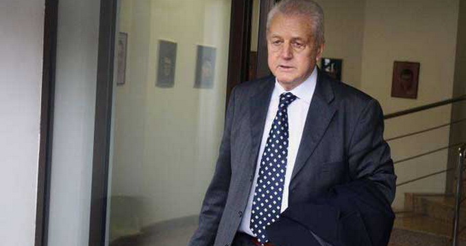 Omul de afaceri sufera de diabet si face insulina de trei ori pe zi