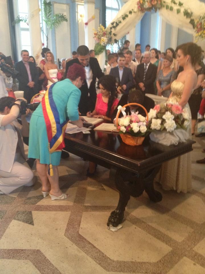 Hagi a fost prezent la Casa Casatoriilor din Constanta