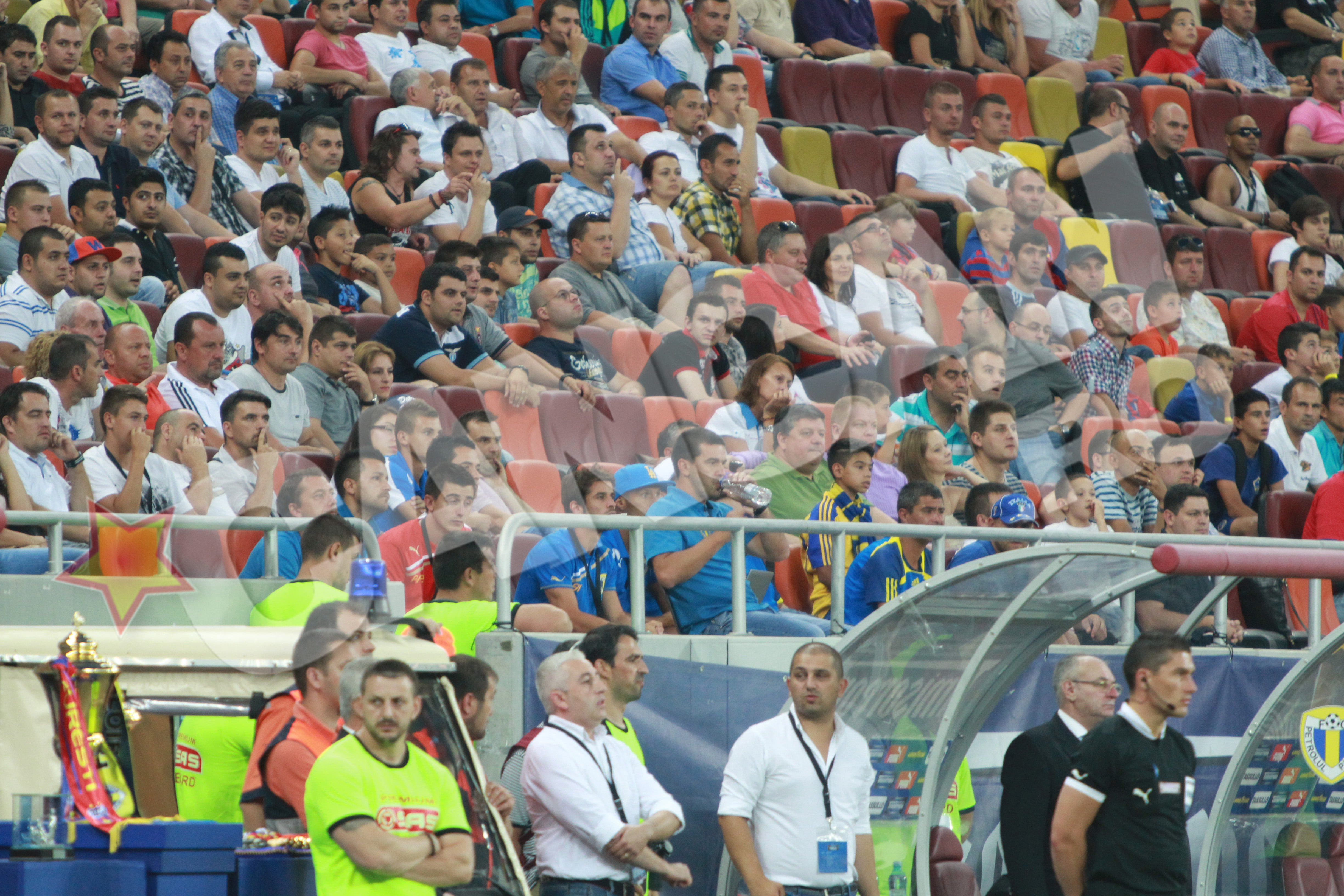 Desi nu a alergat pe teren, Cosmin Contra a simtit nevoia sa se hidrateze din plin