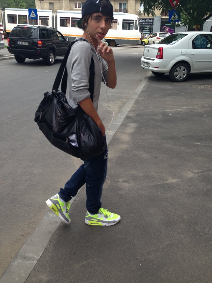 Pustiul de 16 ani calca pe urmele tatalui sau