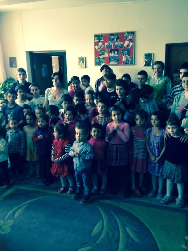 Micutii de la Centrul de Primire a Copilului in Regim de Urgenta Constanta i-au primit incantati pe sportivi