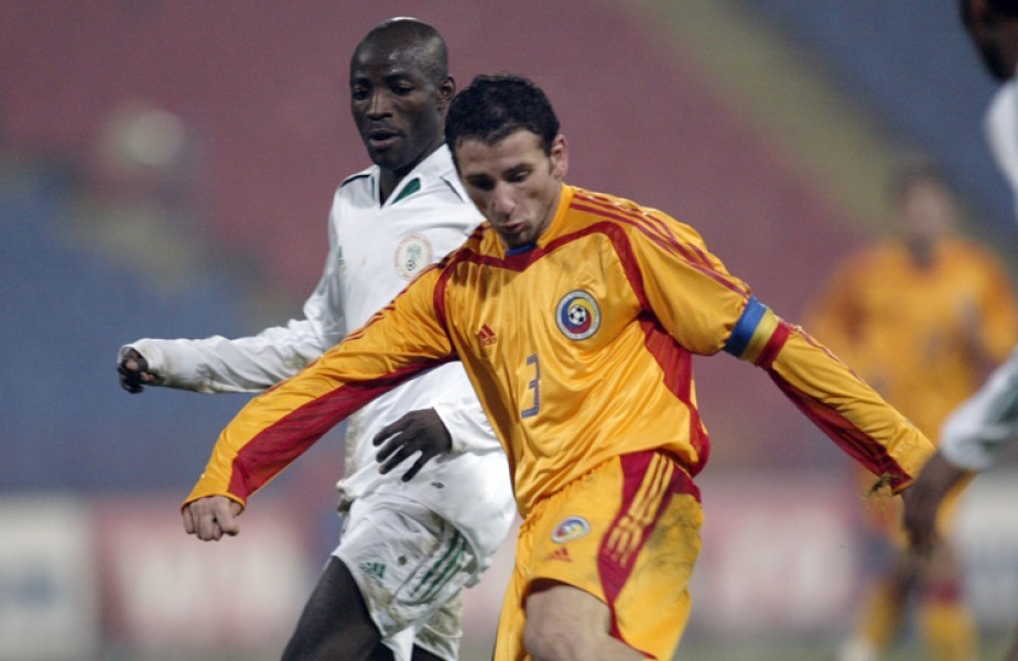 Noiembrie 2005. Abiodun a îmbrăcat singura dată tricoul ”vulturilor verzi” într-un amical disputat chiar împotriva României, duelându-se, pe parcursul meciului, de mai multe ori cu Răzvan Raţ