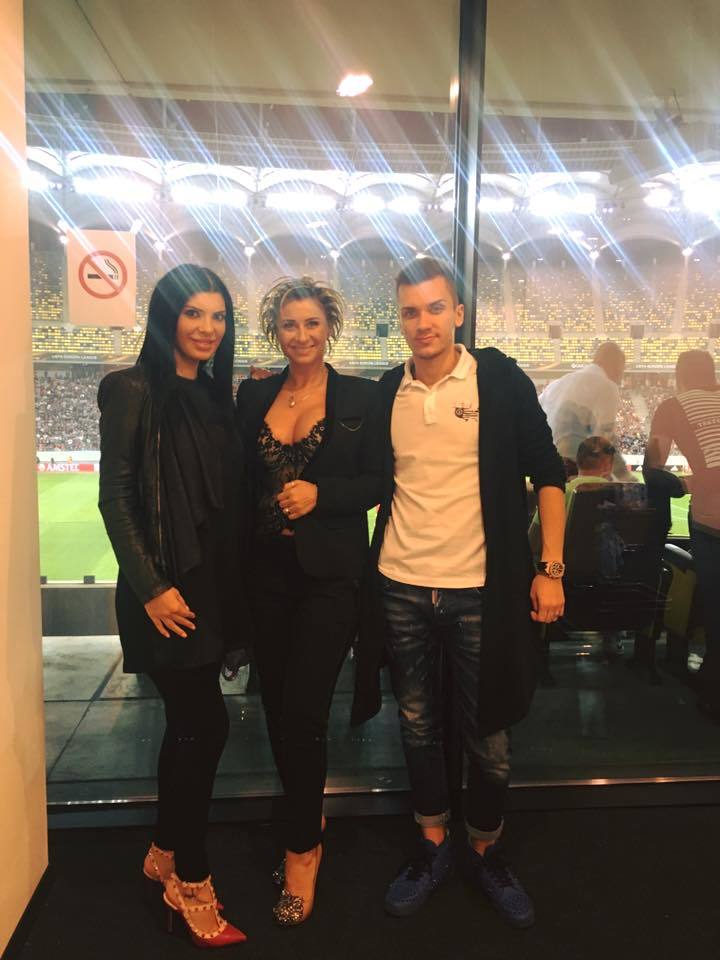 Anamaria Prodan a afişat un decolteu ameţitor!