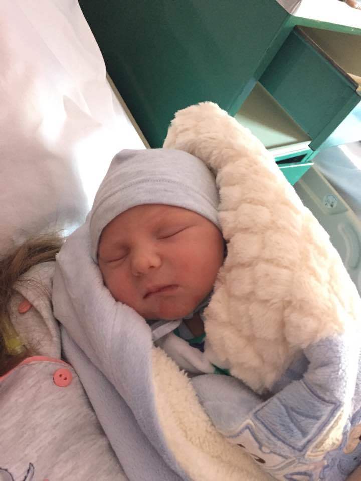 Tudor, băieţelul nou-nascut al Simonei Amânar