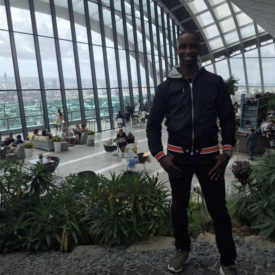 Antonio se plimbă de zor după ce s-a lăsat de fotbal