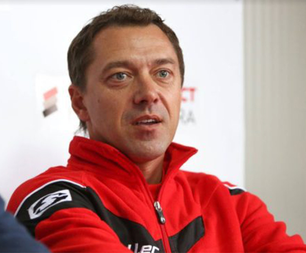 Aşa arată acum Laurenţiu Roşu. Fosta glorie a Stelei este antrenor la UTA Arad