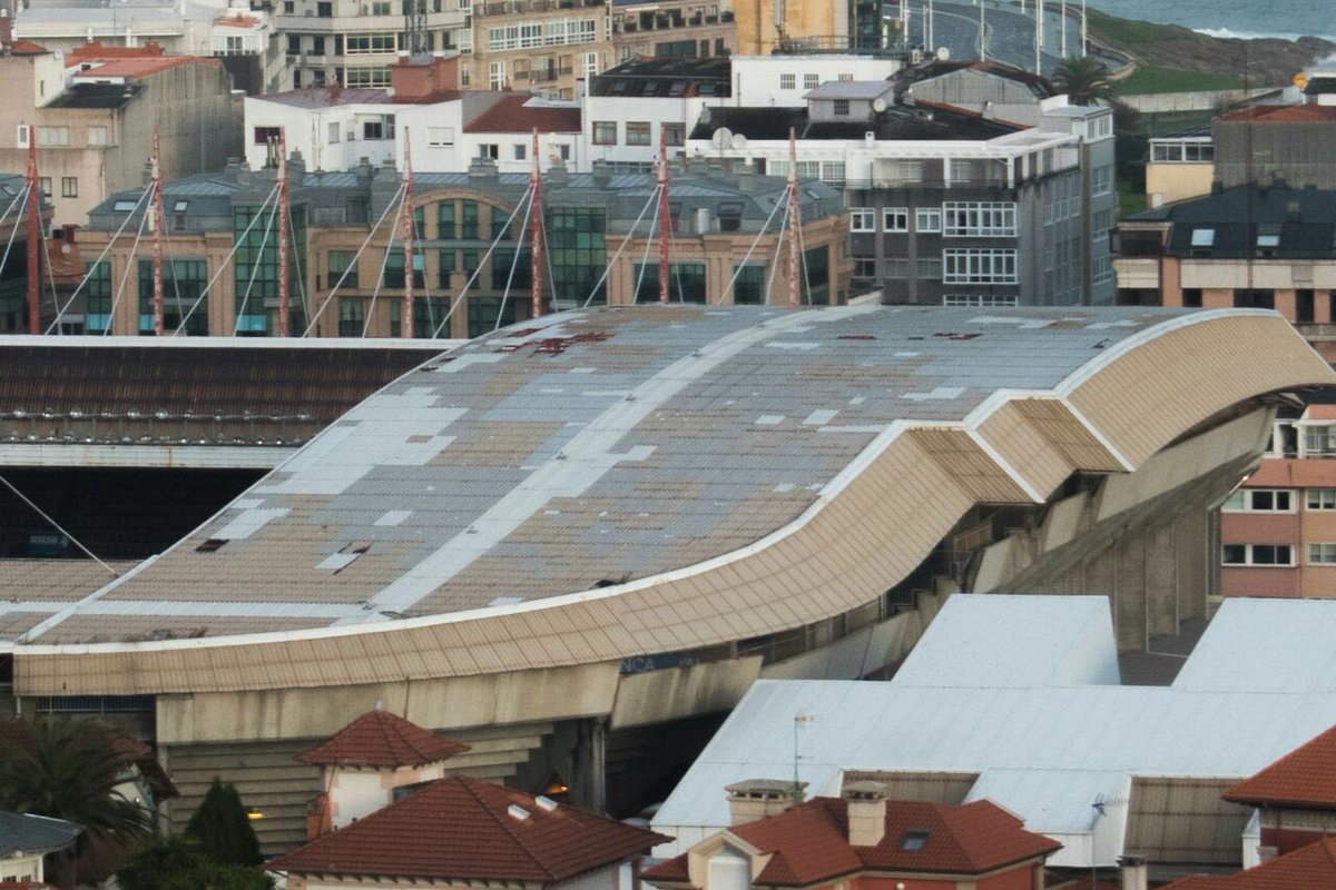 Aşa arată acum stadionul El Riazor al lui Deportivo La Coruna, puternic afectat de vântul din ultimele zile