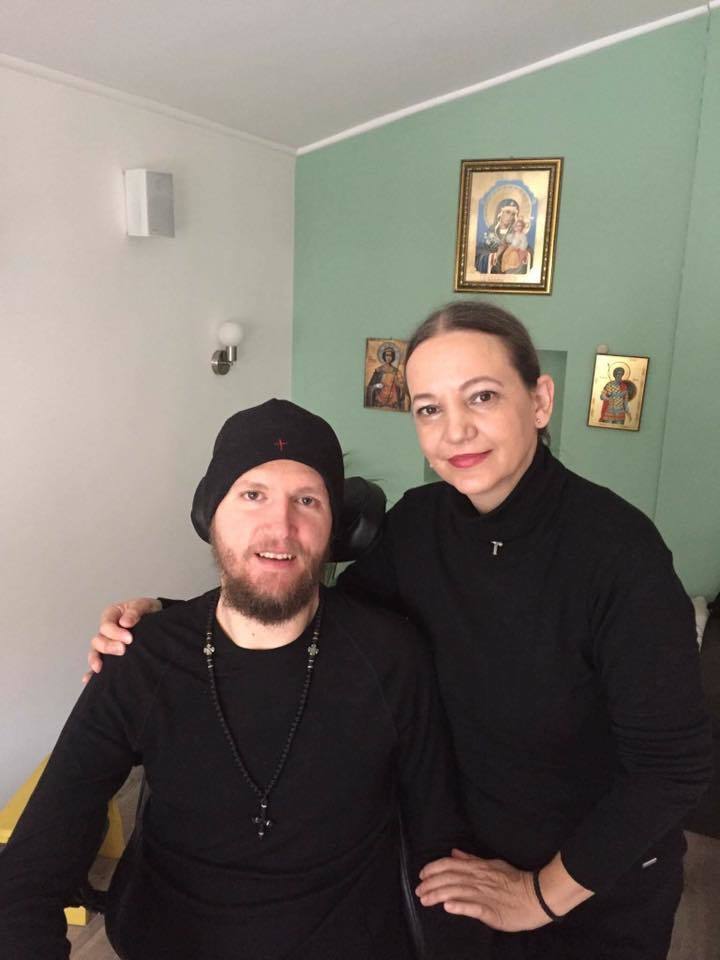 Mihăiţă Neşu şi sora lui, Daniela, în ziua în care fotbalistul a împlinit 34 de ani.