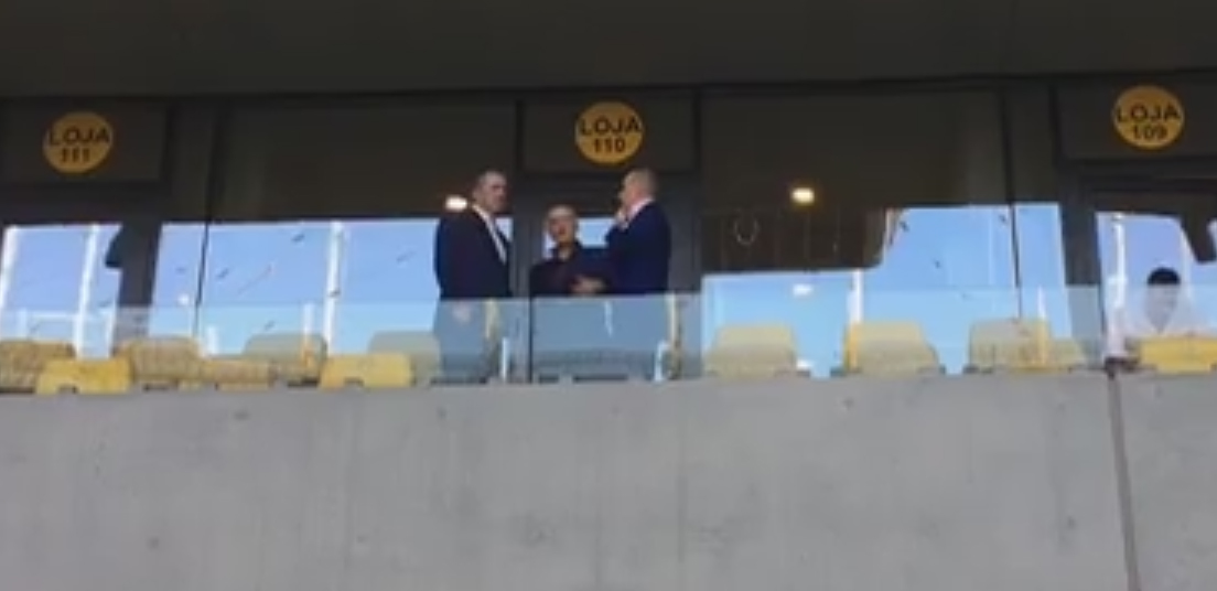 Gigi Becali discută cu Teia Sponte înainte de meci