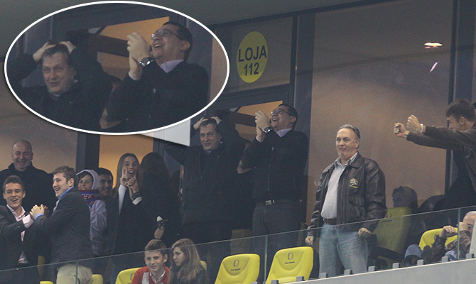 Bucurie. Finalul meciului i-a gasit in culmea fericirii pe Victor Ponta si Crin Antonescu