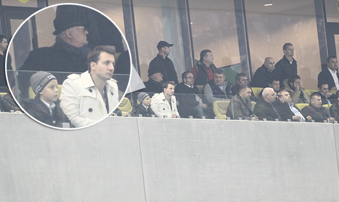 Familist. Mitica Dragomir a venit insotit de fiul si nepotul sai