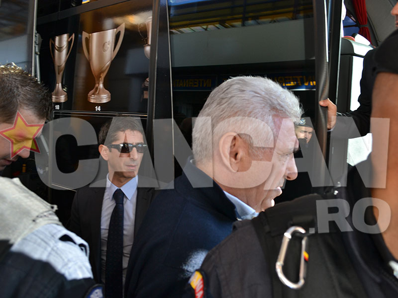 Terim, primit cu flori la Cluj! Giovani Becali s-a dus special la aeroport sa-l intalneasca pe antrenorul lui Galatasaray