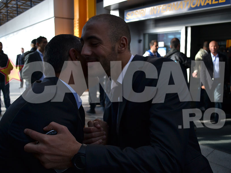 Terim, primit cu flori la Cluj! Giovani Becali s-a dus special la aeroport sa-l intalneasca pe antrenorul lui Galatasaray