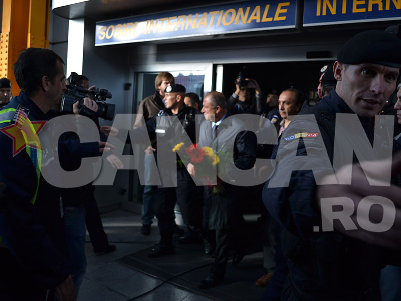 Terim, primit cu flori la Cluj! Giovani Becali s-a dus special la aeroport sa-l intalneasca pe antrenorul lui Galatasaray