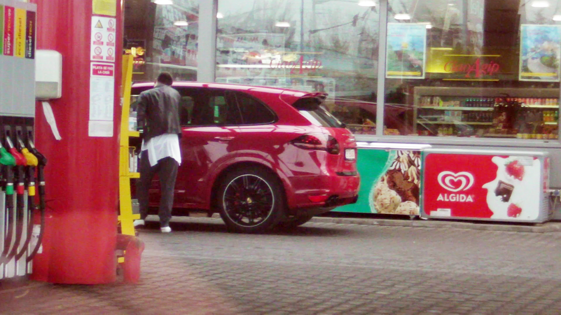 Familia Turcu si-a marit parcul auto cu inca o masina de lux