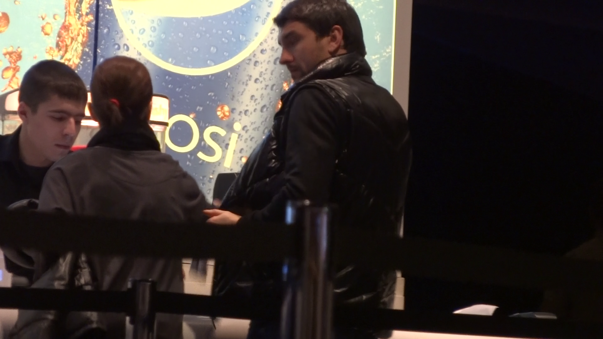 Adrian Mihalcea si sotia lui nu par deloc incantati de filmul pe care l-au ales