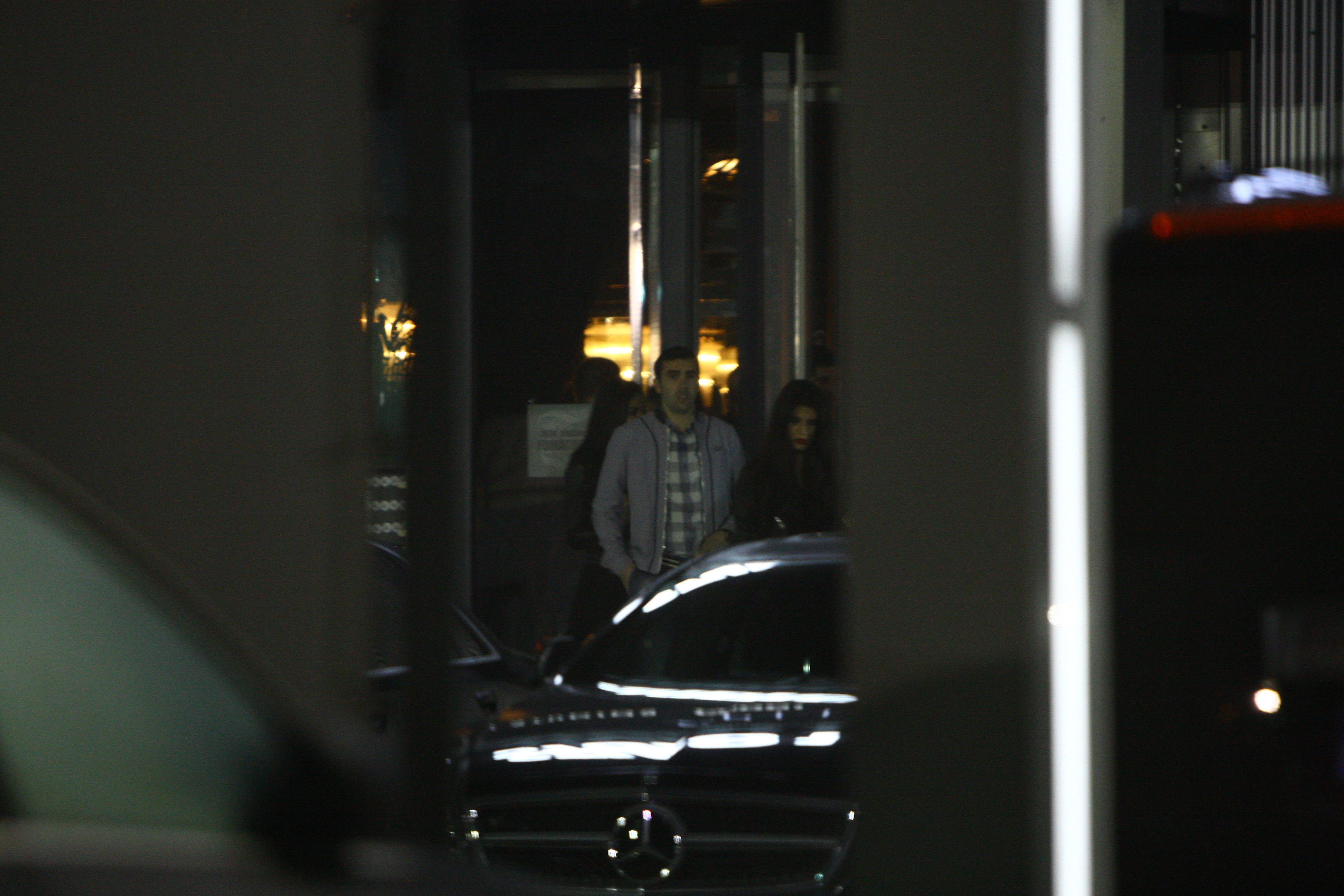 Petrecaretii ies din club in jurul orei 5:00