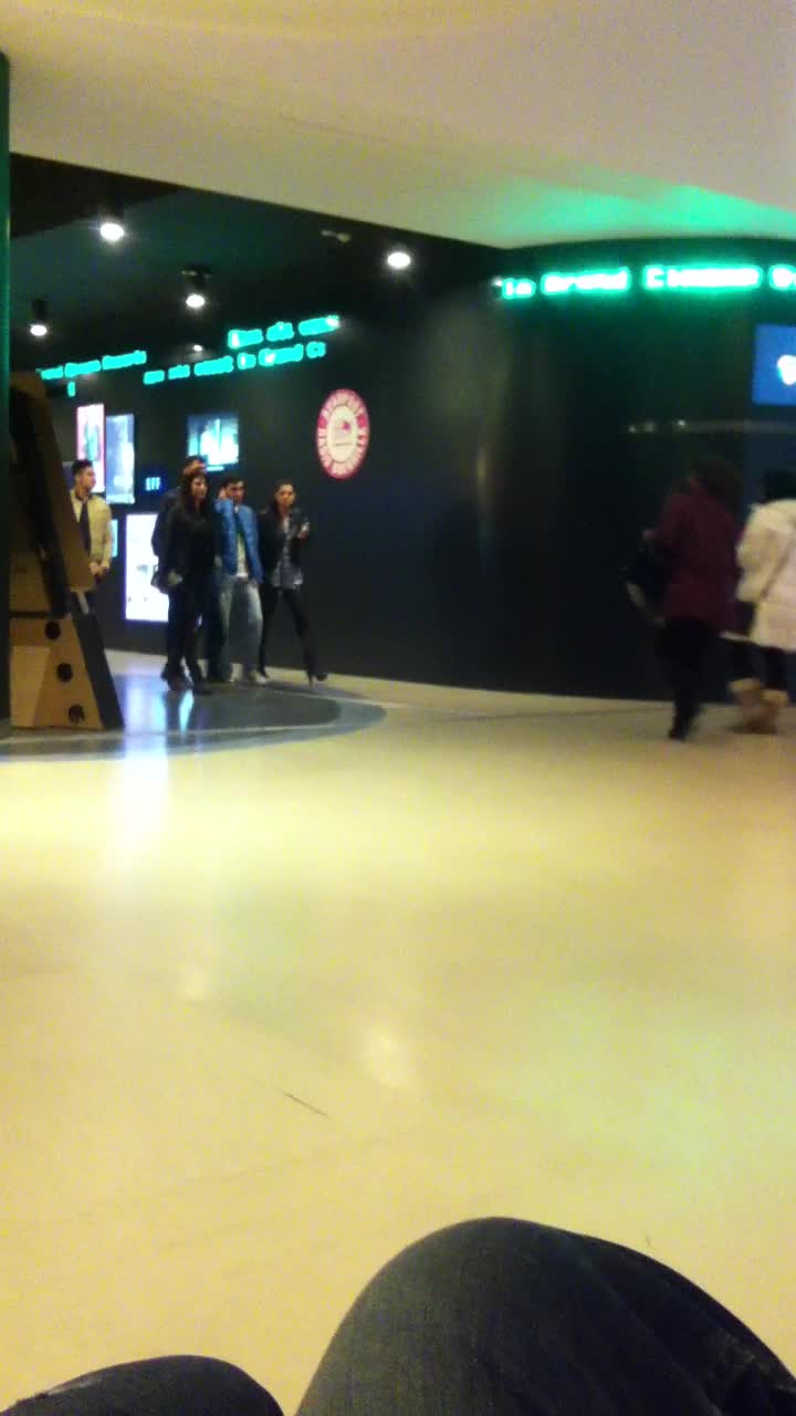 Raluca face marcaj strans la Adrian Ropotan